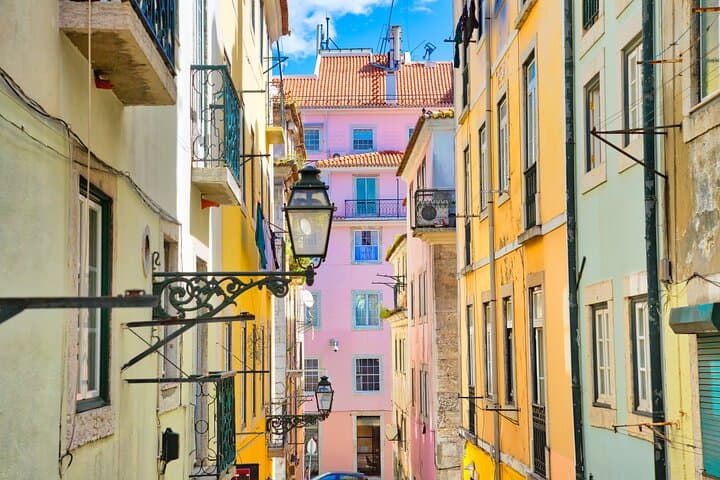Family-Friendly Medieval Alfama Walking Tour & São Jorge Castle Skip-the-Line photo 4
