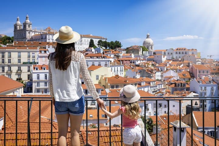 Family-Friendly Medieval Alfama Walking Tour & São Jorge Castle Skip-the-Line photo 2