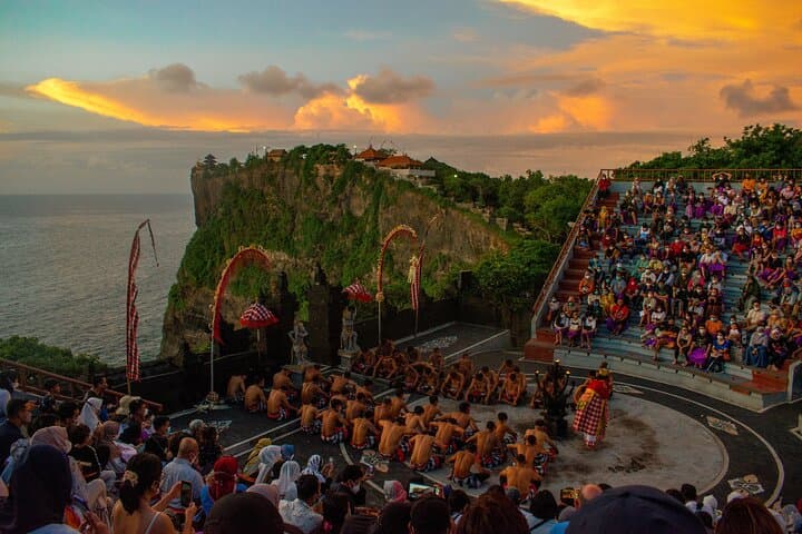 Uluwatu Sunset & Kecak Fire Dance: Jimbaran Bay Private Evening Tour photo 2