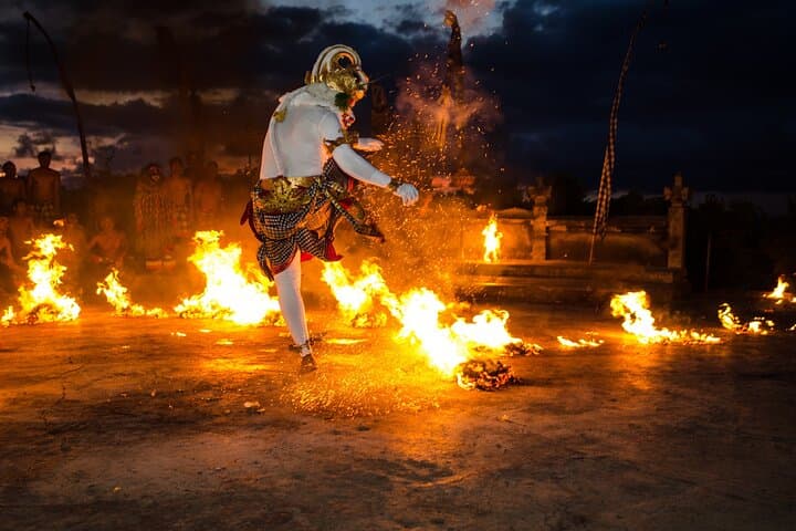 Uluwatu Sunset & Kecak Fire Dance: Jimbaran Bay Private Evening Tour photo 5