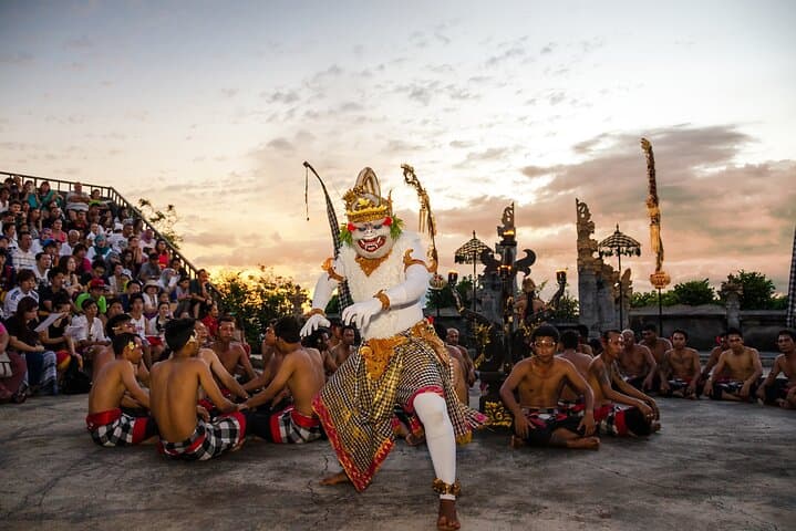 Uluwatu Sunset & Kecak Fire Dance: Jimbaran Bay Private Evening Tour photo 6