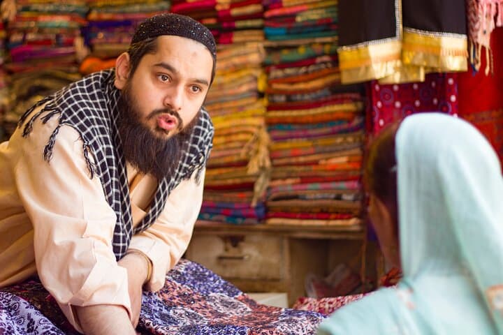 Half-Day Private Ladies' Shopping Tour in Lahore: Insider Guide to Anarkali, Malls & Food Street
