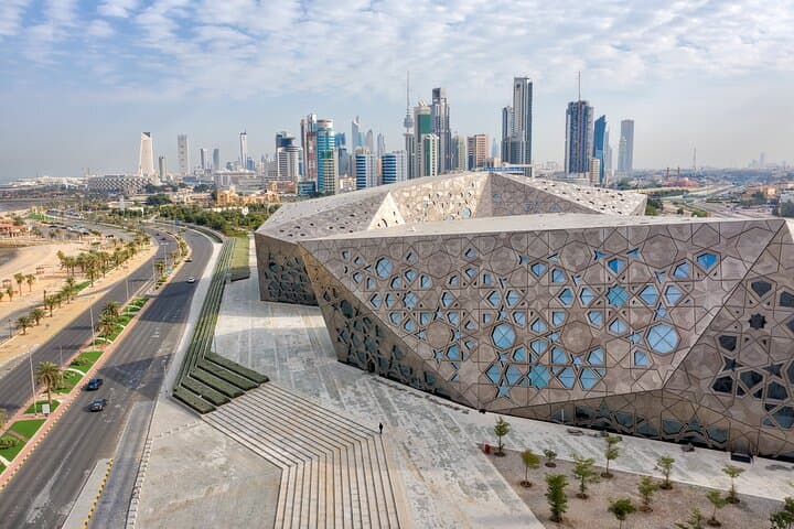Private Photoshoot Tour in Kuwait City — Professional Photographer & Cultural Walking Tour photo 3