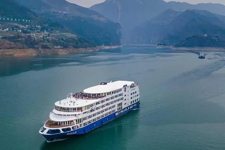 Yangtze River Cruise Chongqing to Yichang — 4-Day Three Gorges on Yangzi Explorer photo 1