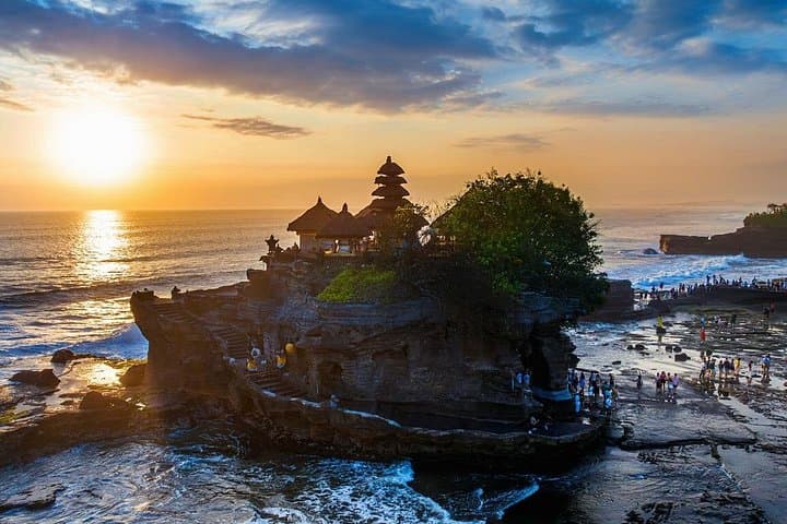 Full-Day Private Tour: Tanah Lot, Jatiluwih Rice Terraces & Bedugul Lakes photo 2