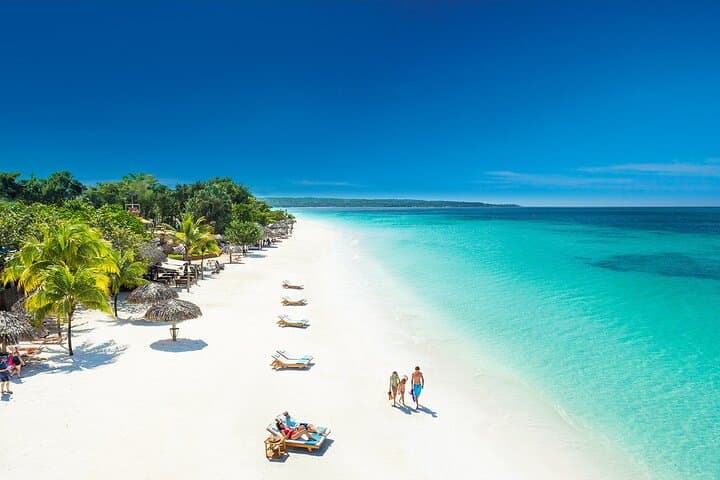 Experience Paradise: Negril's Iconic Beach and Cliff Diving Adventure