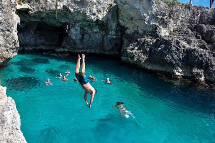 Experience Paradise: Negril's Iconic Beach and Cliff Diving Adventure photo 6