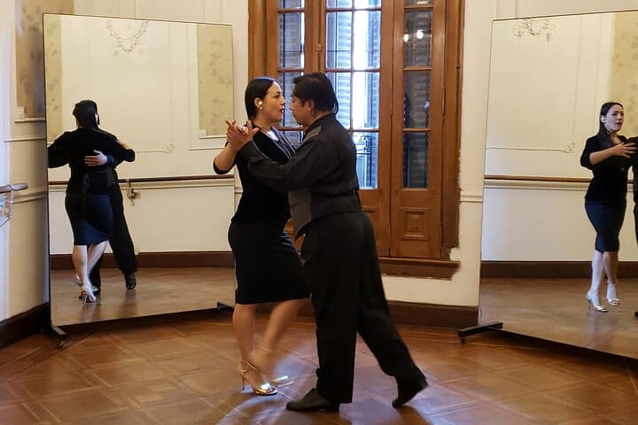 Private Tango Lessons in Buenos Aires: Learn from International Instructors