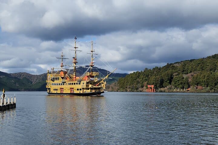 Hakone & Mt. Fuji Private Day Tour — Lake Ashi, Owakudani, Mishima Skywalk photo 6