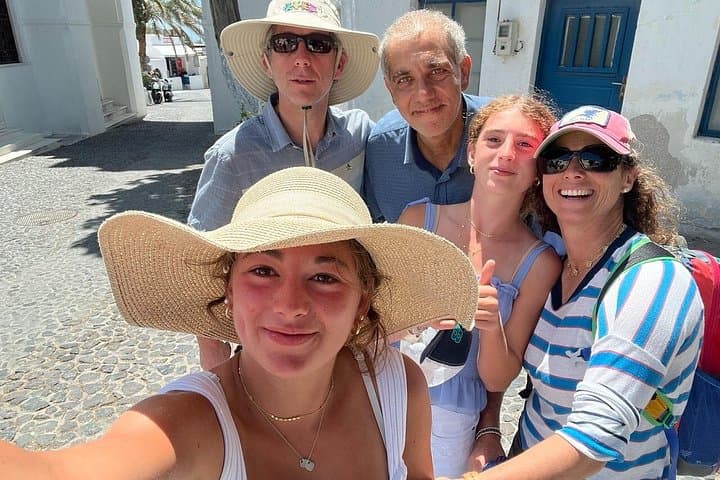 Discover the Hidden Gems of Santorini: Expert-Guided Tour photo 3