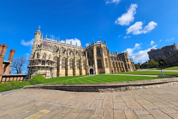 Southampton to Heathrow via Stonehenge & Windsor — Private Transfer with Skip-the-Line Tickets photo 6