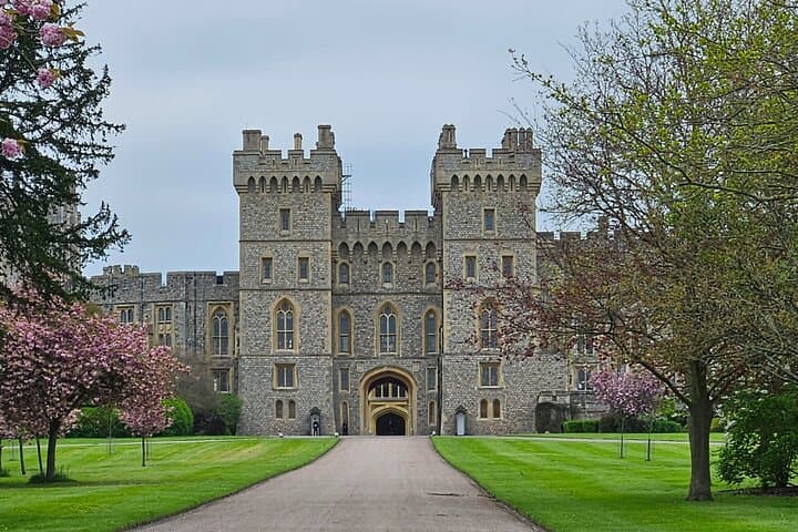 Southampton to Heathrow via Stonehenge & Windsor — Private Transfer with Skip-the-Line Tickets