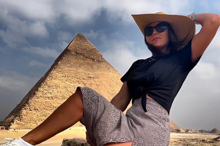 Private Cairo Day Tour: Giza Pyramids, Sphinx, Memphis & Saqqara