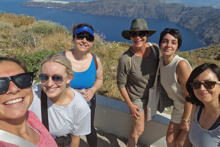 Santorini Caldera Hike: 4-Hour Fira to Oia Rim Walk