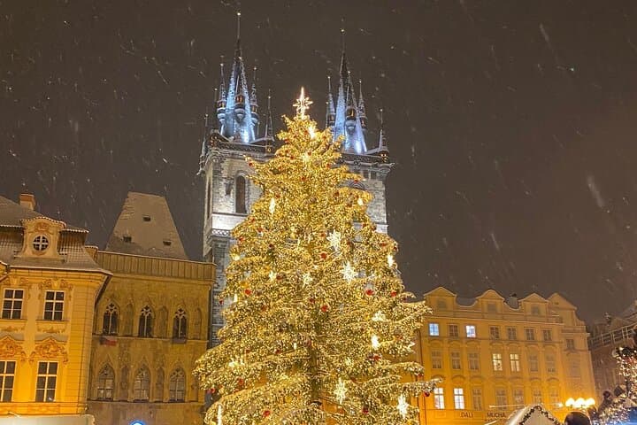 Prague Christmas Walking Tour: Old Town Markets, Charles Bridge & Castle