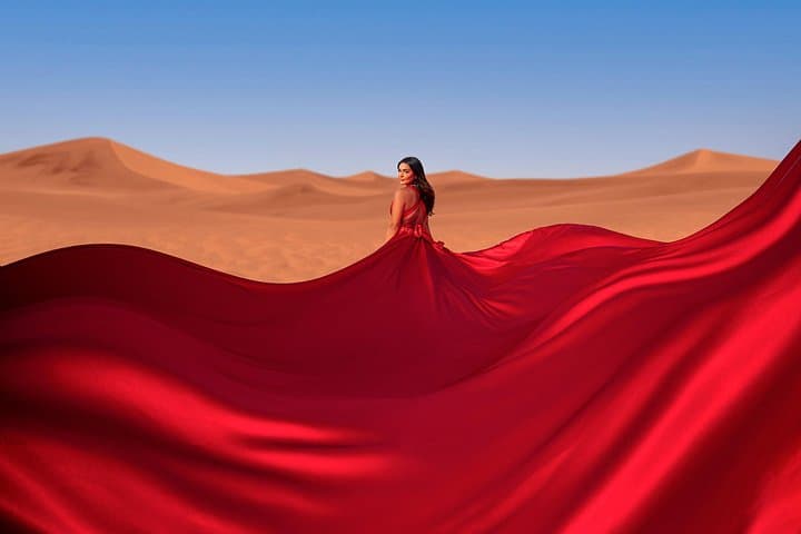 Flying Dress Photoshoot in Dubai Red Dunes — Desert Photo Experience photo 2