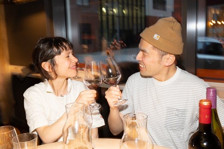 Manchester Walking Wine Tasting: 4-Hour City Bar Crawl and Tasting Tour photo 3