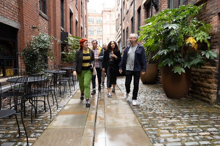 Manchester Walking Wine Tasting: 4-Hour City Bar Crawl and Tasting Tour photo 6