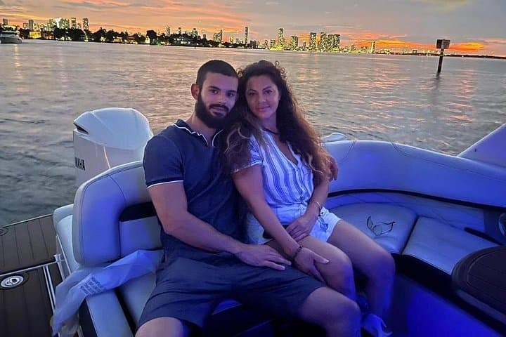 Private 2-Hour Miami Boat Tour — Star Island, Haulover Sandbar & Downtown Skyline photo 4