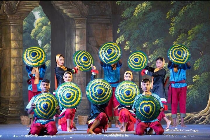 Apsara Dance Performance with Buffet Dinner and Siem Reap Hotel Pickup photo 2