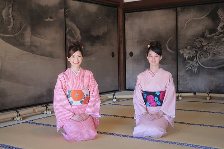 Yukata Walk Near Kiyomizu-dera: Kimono Rental & Stroll in Kyoto photo 4