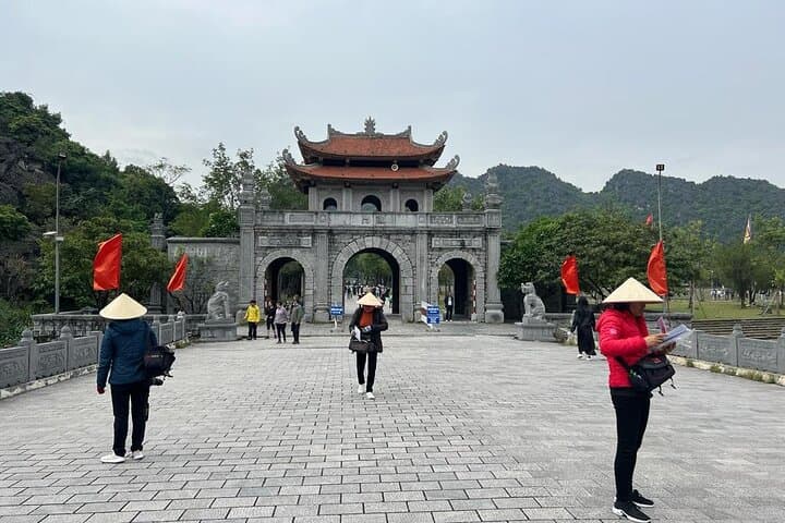 Vietnam in 8 Days: Ho Chi Minh to Hanoi Highlights Tour photo 2