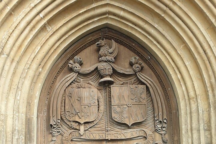 Bath Walking Tour with Blue Badge Guide — Roman Baths, Abbey & Georgian Architecture (2 hours)