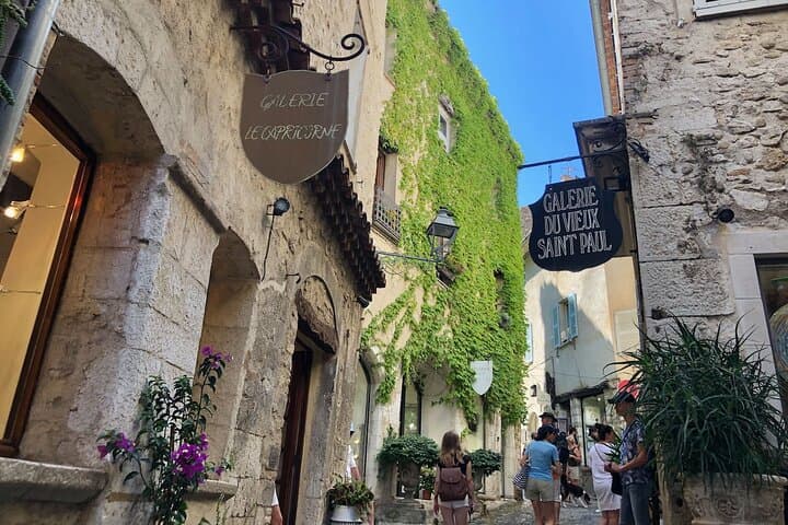 Countryside Day Trip from Nice: Perfume, Glassblowers & Medieval Villages photo 4