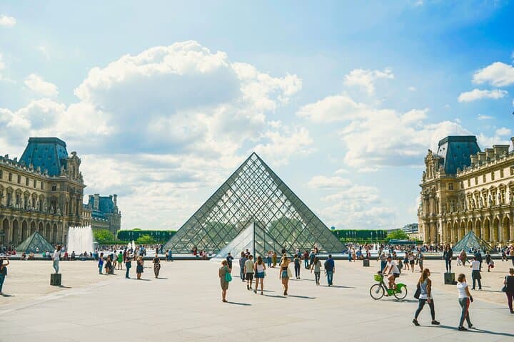 Essential Paris Walking Tour: Historic City Center and Île de la Cité Highlights photo 3
