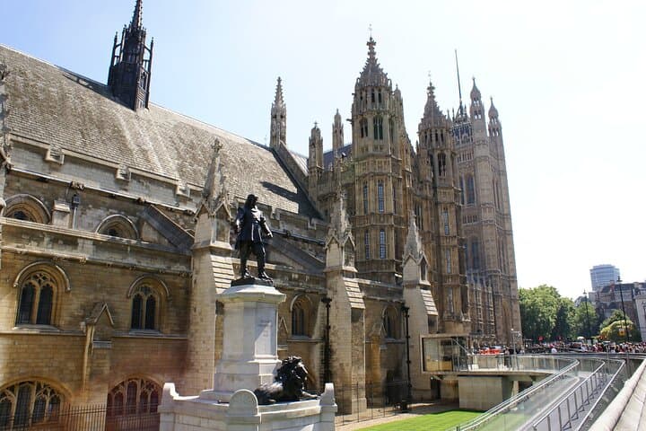 Westminster Mob Revenge: Interactive Exploration Game Around Big Ben & St James's Park photo 2