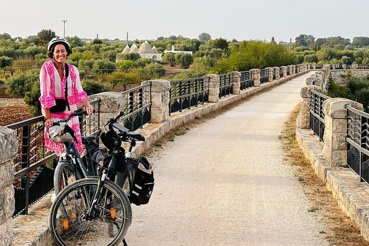 E‑bike Along the Apulian Aqueduct: Cycle Trulli & Itria Valley Views