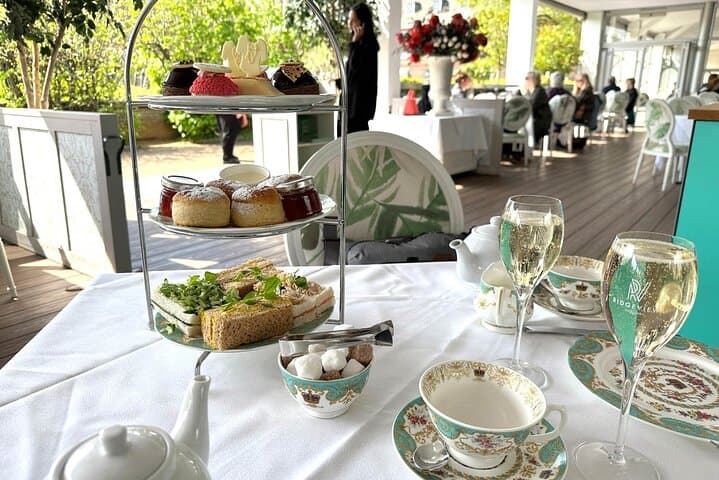 VIP Kensington Palace Gardens Tour & Royal Tea Experience: Guided Walk & Orangery Tea photo 2