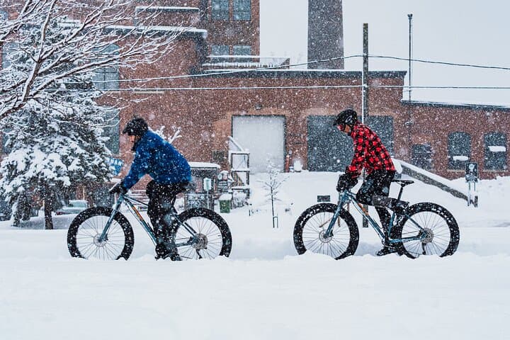 Fatbike the Lachine Canal: 13 km Winter Trail Rental in Montreal