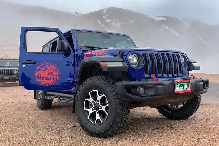 Pikes Peak Luxury Jeep Tour from Colorado Springs — Summit Drive, Photo Stops & High-Altitude Views