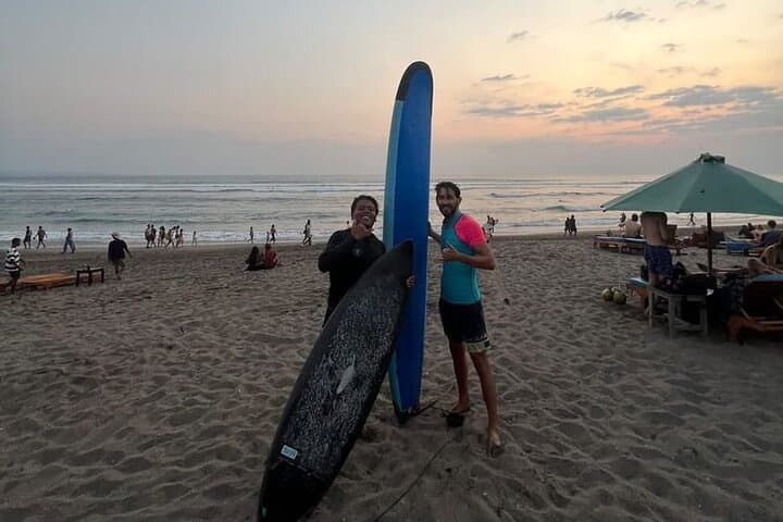 Beginner Surf Lesson in Canggu: Batu Bolong Surf School Session