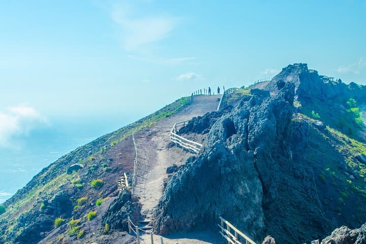 Sunset Hike to Mount Vesuvius Crater: Pompeii Evening Tour photo 4
