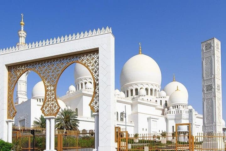 abu-dhabi-cultural-day-tour-from-dubai-grand-mosque-emirates-palace-heritage photo 2