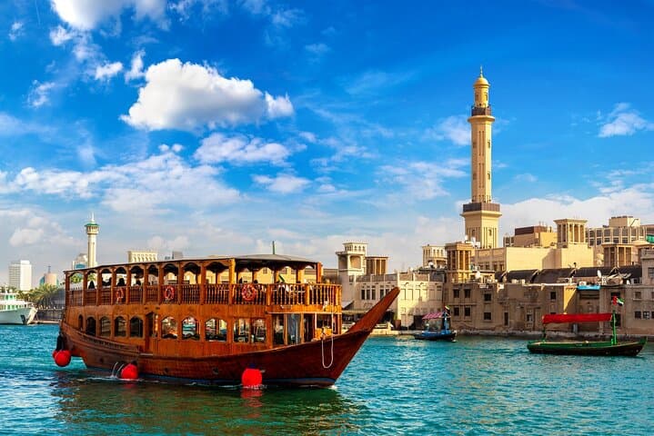 Doha City Tour and Dhow Cruise: Private Full-Day Experience