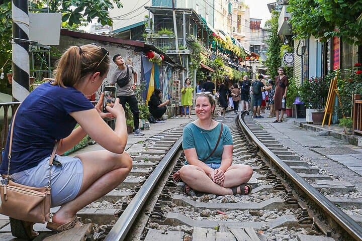 Hanoi Street Food Adventure: Train Street Eats and Old Quarter Bites
