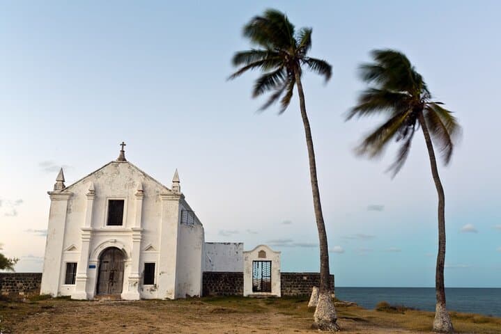Romantic Walking Tour in Maputo: Cathedral, Gardens & Market Stroll photo 4