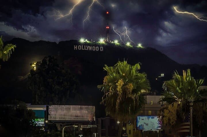 Hollywoodland Highball Haunted Pub Crawl: Ghosts, Bars, and Night Walks on Hollywood Blvd photo 5