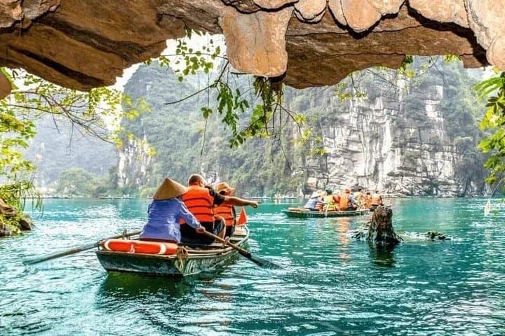 Ninh Binh Day Hike to Mua Cave (Dragon Mountain) with Tam Coc Boat Ride photo 4