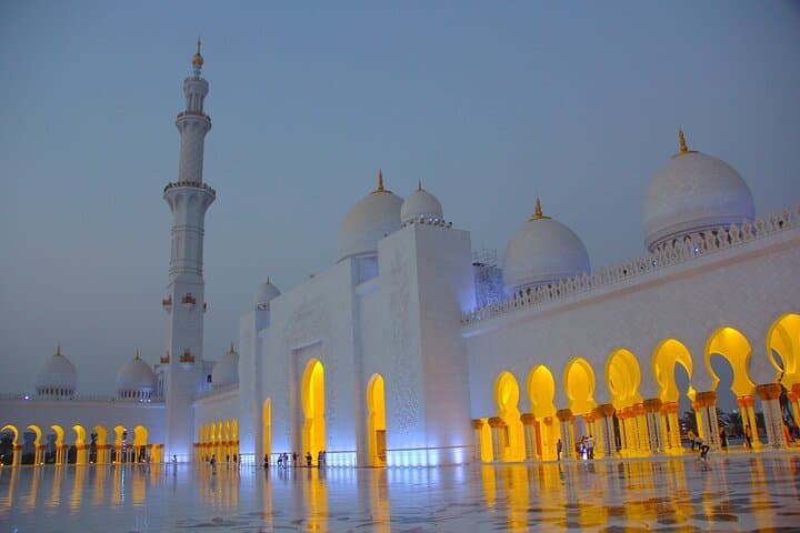 Abu Dhabi Private Sightseeing Tour: Sheikh Zayed Mosque, Corniche & Yas Photo Stops photo 3