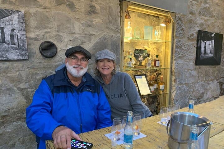 Stirling Wee Walk and Gin Tasting: Old Town History Tour with Distillery Flight photo 4