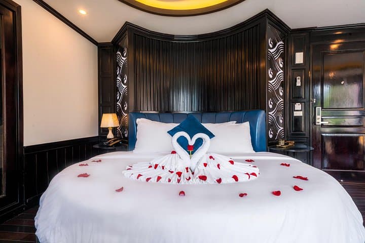 Capella-Luxury-Cruise-Halong-Bay-Lan-Ha-Bay-2-Day-1-Night photo 3