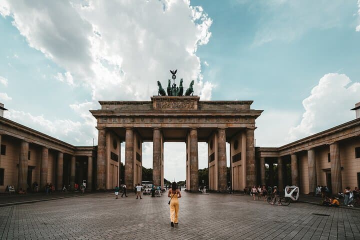 Prague to Berlin Private Transfer with 2-Hour Sightseeing Stop