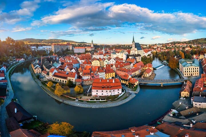 Private Transfer Prague to Vienna via Cesky Krumlov — 2‑Hour Castle Stop