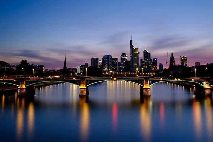 Prague to Frankfurt Private Scenic Transfer with 4 Hours Sightseeing