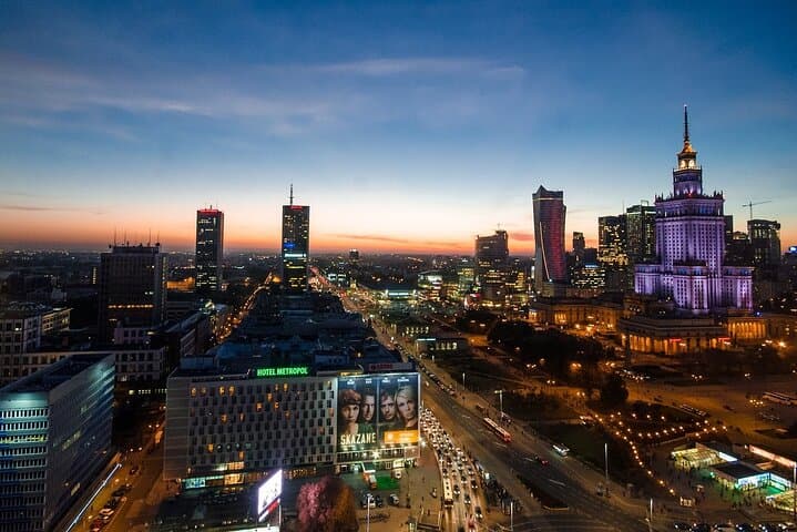 Private Transfer Prague to Warsaw with 2-Hour Sightseeing Stops