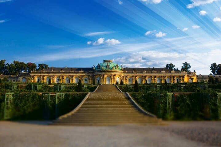 Private Prague to Berlin Transfer with Potsdam & Sanssouci Palace Stop